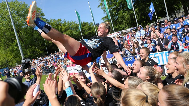 frauenfussball-hsv-aufstieg-jubel-100_v-800x450_c-1746978500678