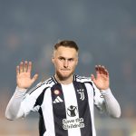 Јуве размислува да го продаде Копмајнерс