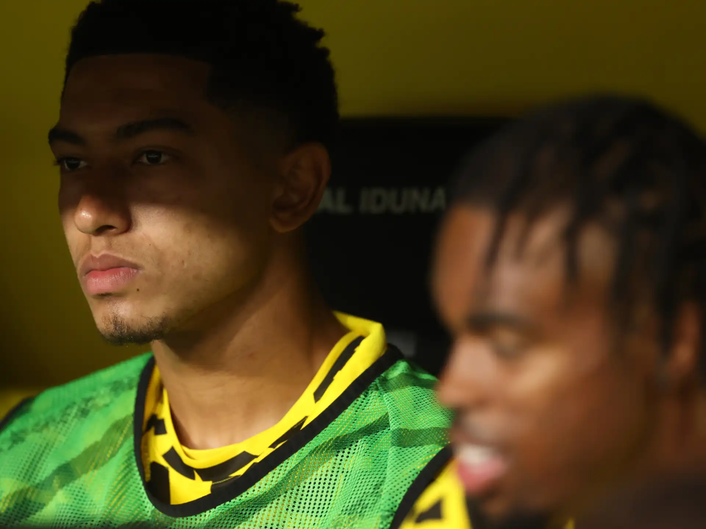 Jobe Bellingham disappointedly sitting on the bench at Borussia Dortmund