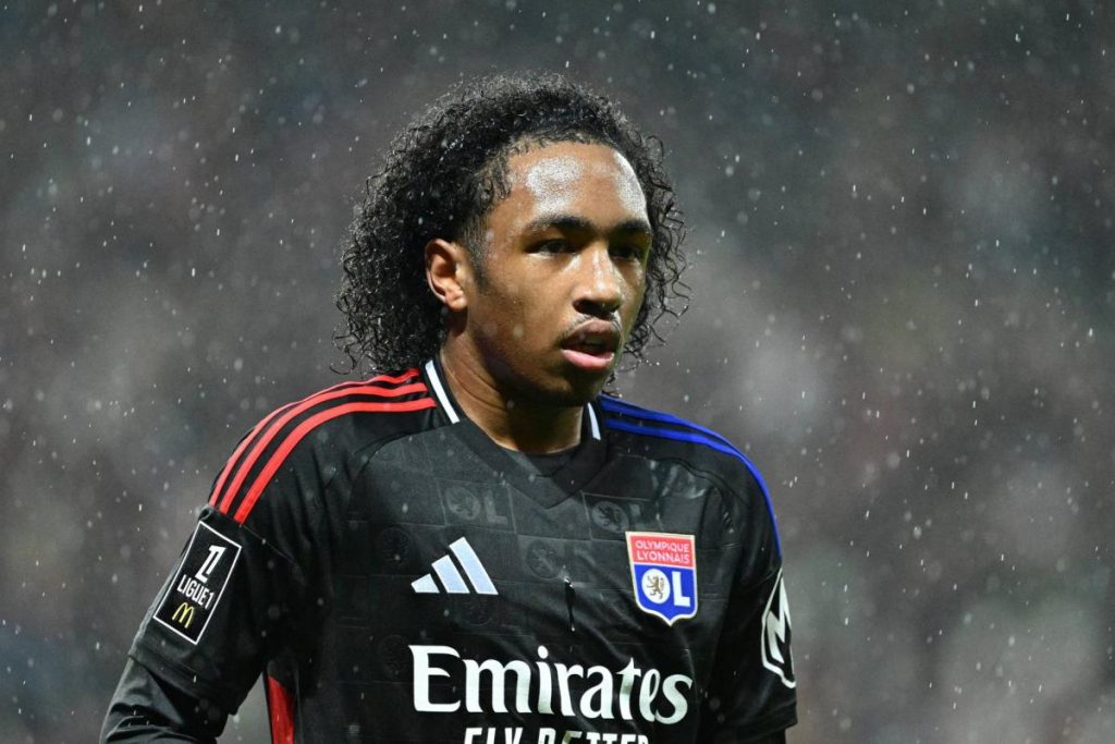Malick Fofana playing on a rainy night for Lyon in Ligue 1