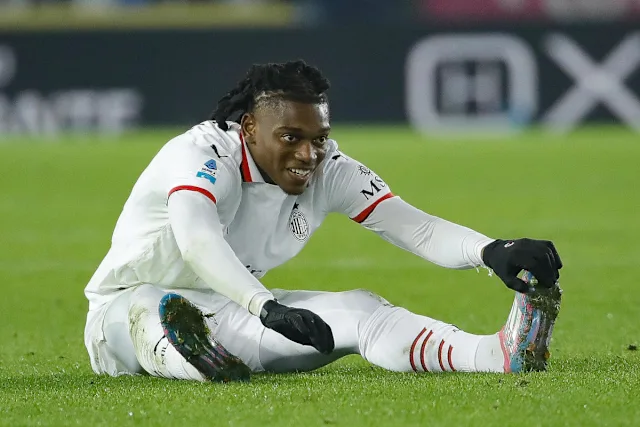 Rafael Leao sitting on the pitch injured