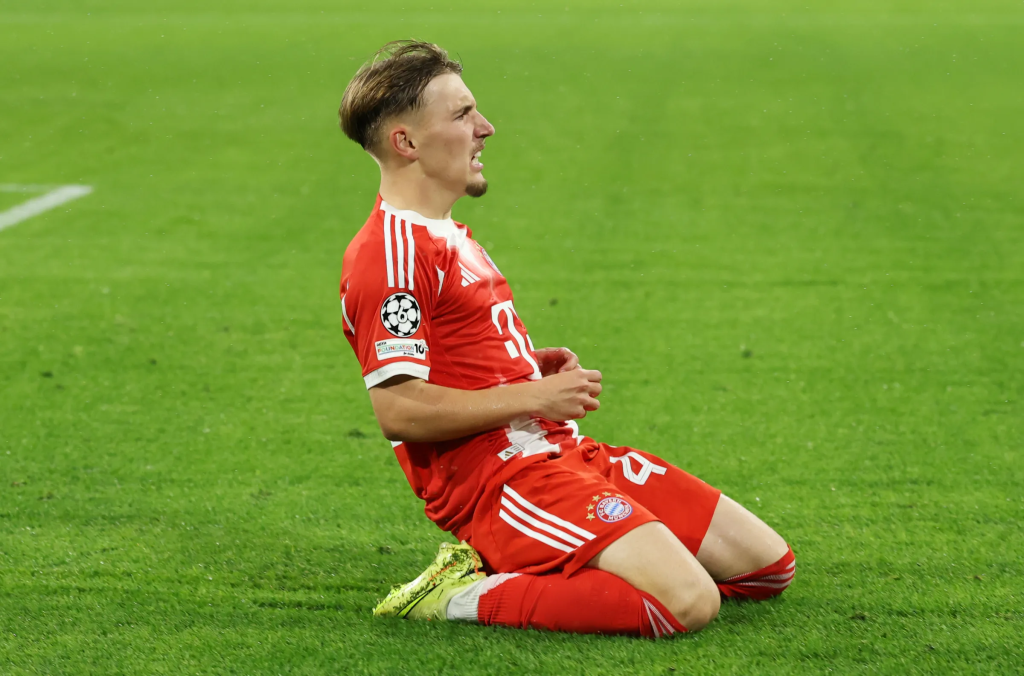 Lennart Karl kneeslide for Bayern Munich