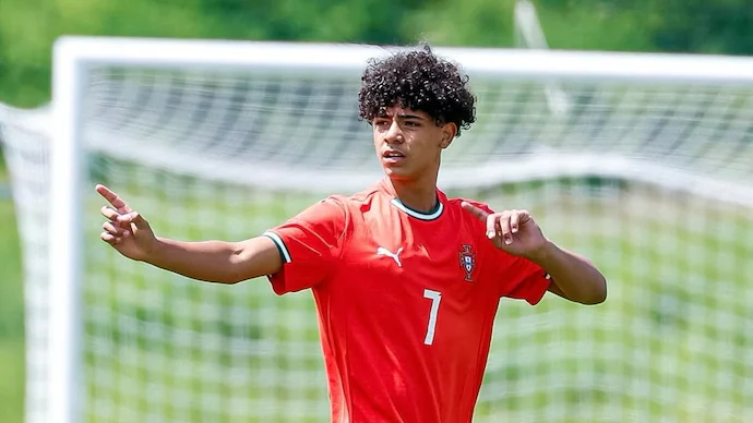 Cristiano Ronaldo Junior debuting for the u16 Portugal team