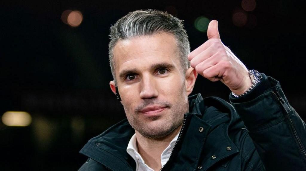 Van Persie giving thumbs up