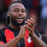 Ираола бесен, Семењо се врати повреден во Борнмут