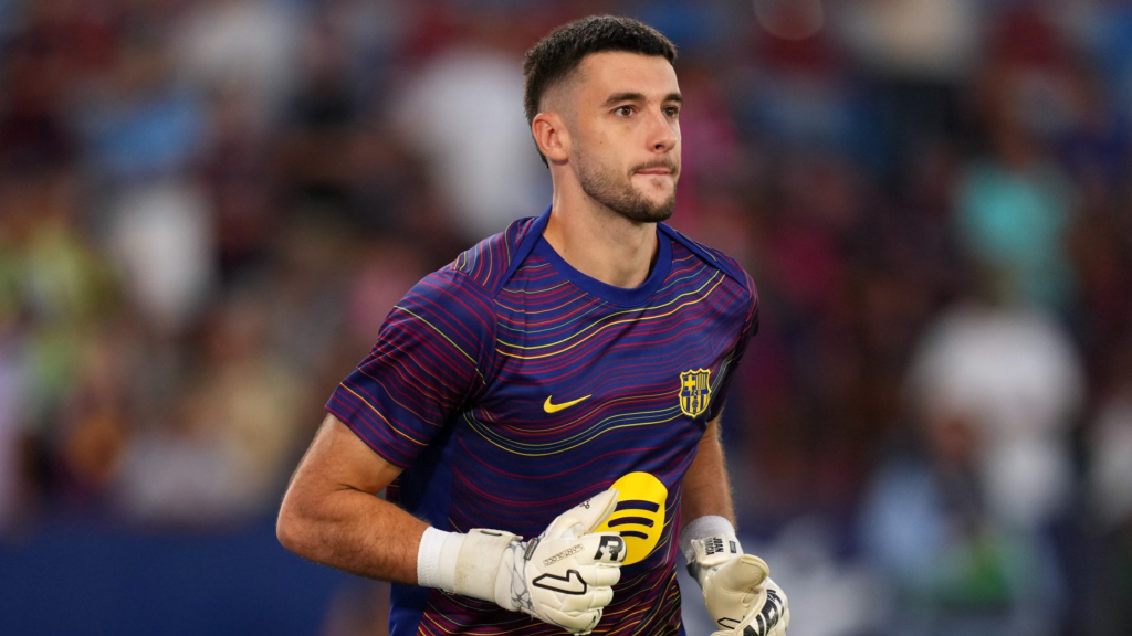 Frontview of Joan Garcia warming up for Barcelona