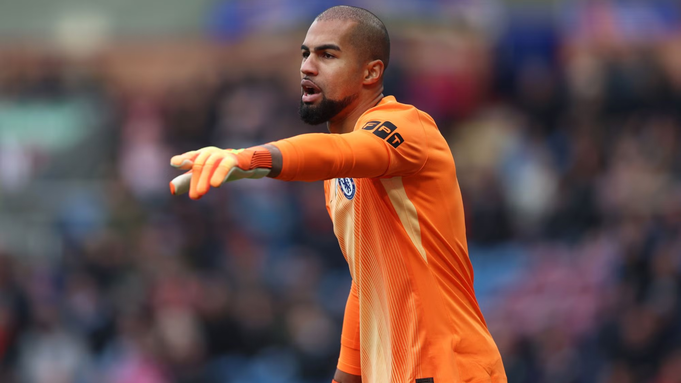 Sideview of Robert Sanchez commanding the defence for Chelsea