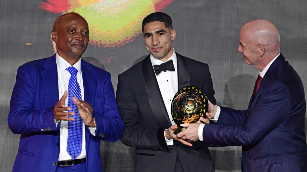 Frontview of Achraf Hakimi being presented with the African Ballon D'or
