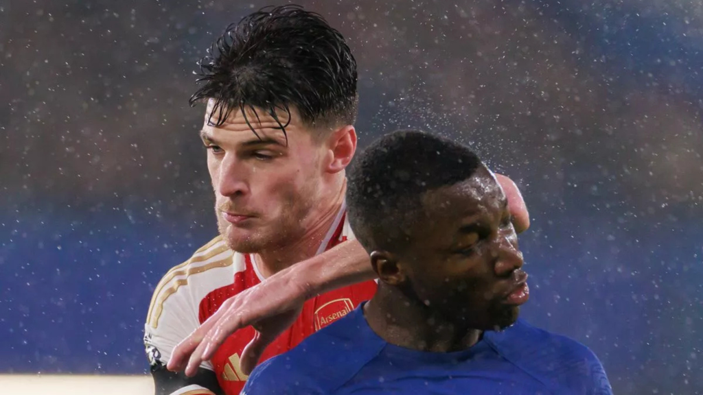 Declan Rice and Moises Caicedo in a duel on a rainy London derby