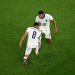 Белингам застана во одбрана на Трент по навредливите извици на Енфилд