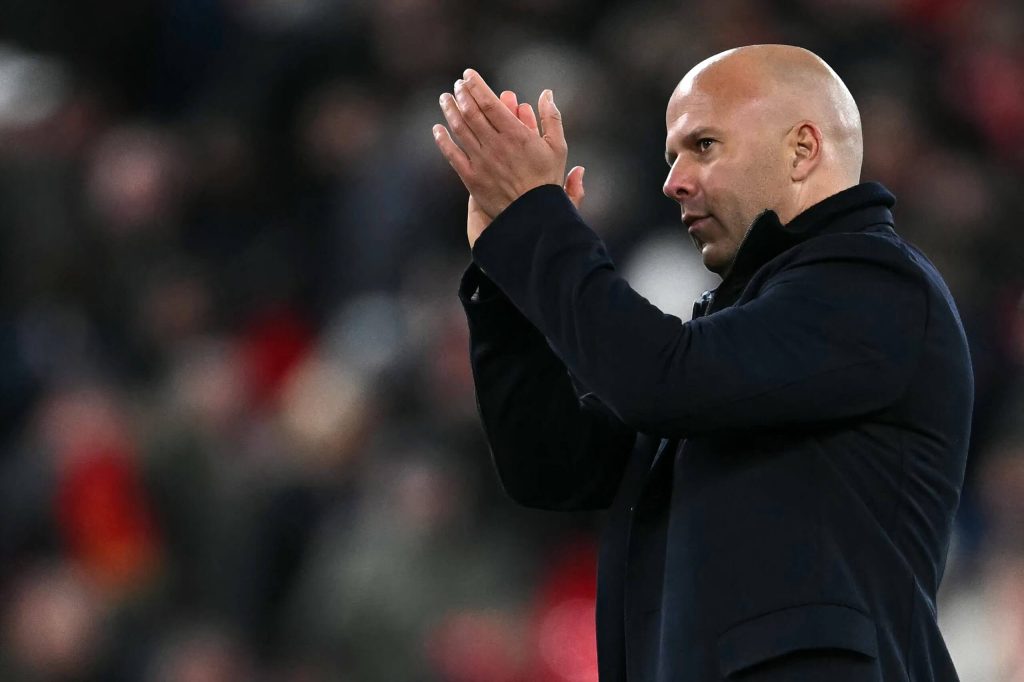 Arne Slot clapping the Liverpool fans after the win against Aston Villa