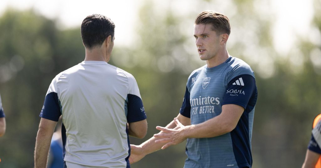 Mikel Arteta and Viktor Gyokeres in training
