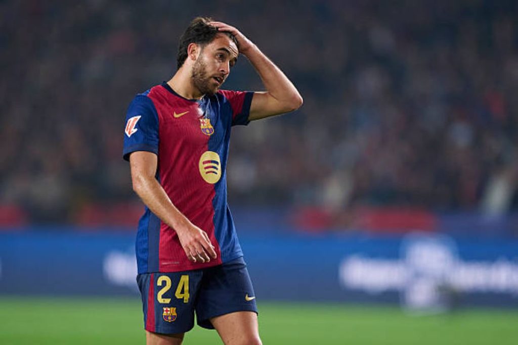 Sideview of Eric Garcia in a Barcelona shirt