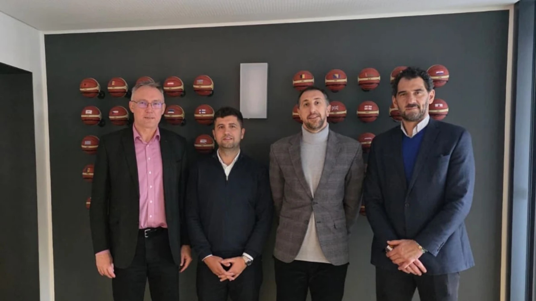 Потпретседателот Ѓуроски и генералниот секретар Стојчевски на работен состанок во ФИБА Европа