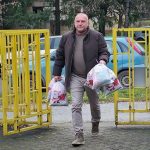 Новогодишни пакетчиња од ФК Пелистер за Домот за доенчиња и мали деца