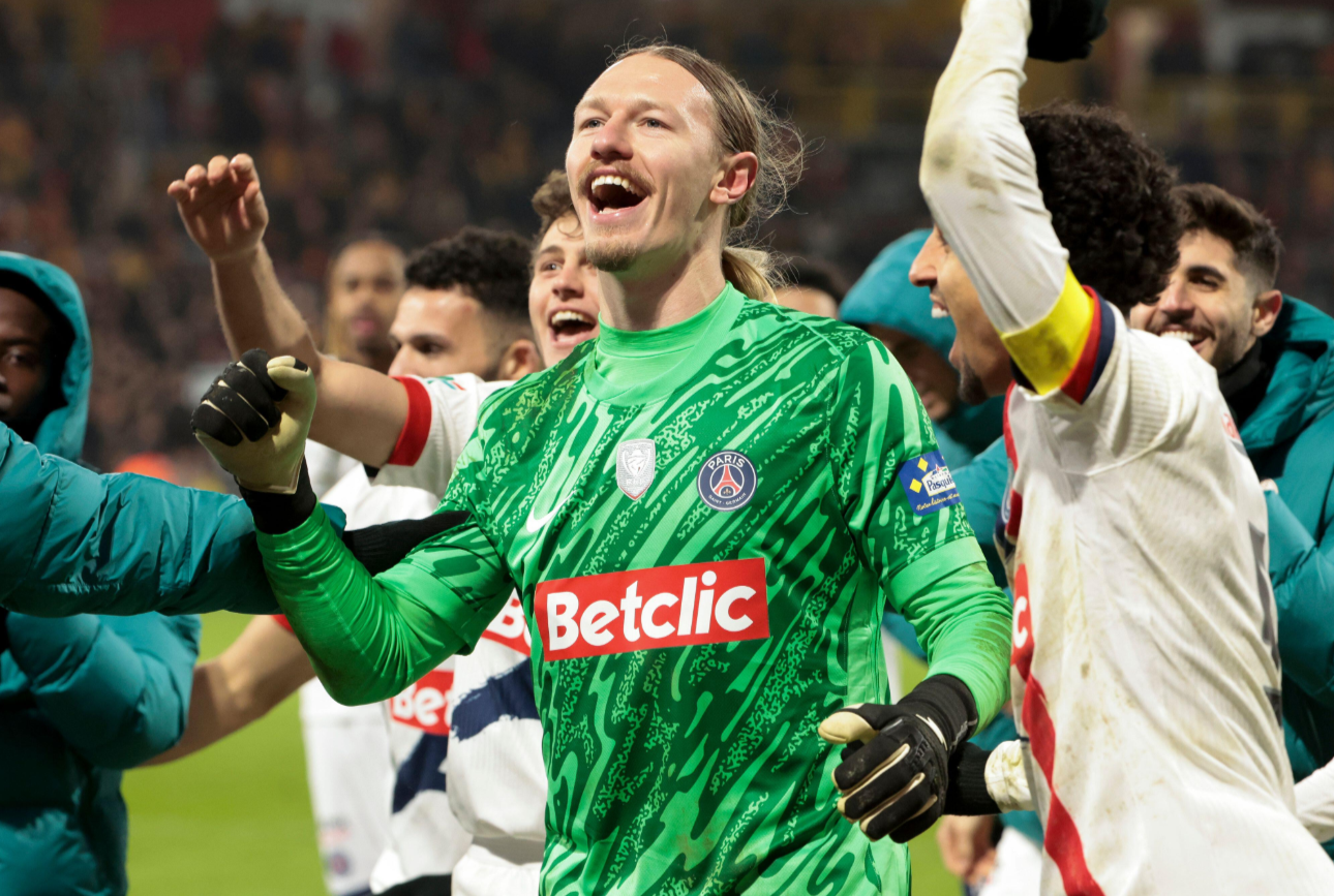 Јунакот Сафонов ја скрши раката во мундијалското финале