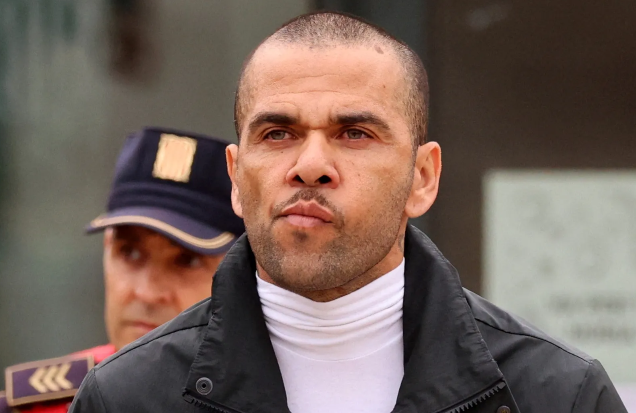 Дани Алвес купува португалски клуб и веднаш ќе потпише договор за да игра