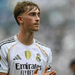 Дин Хуисен предмет на критики на шпанската јавност