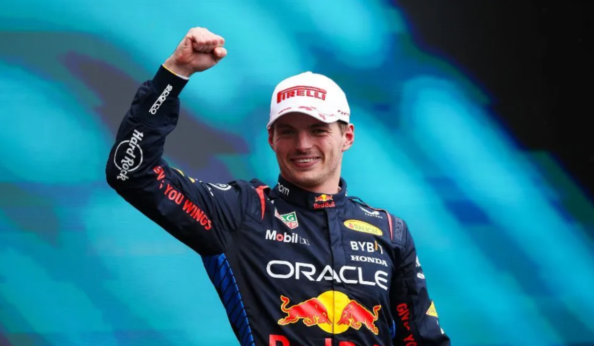 Верстапен потпиша договор за Мерцедес