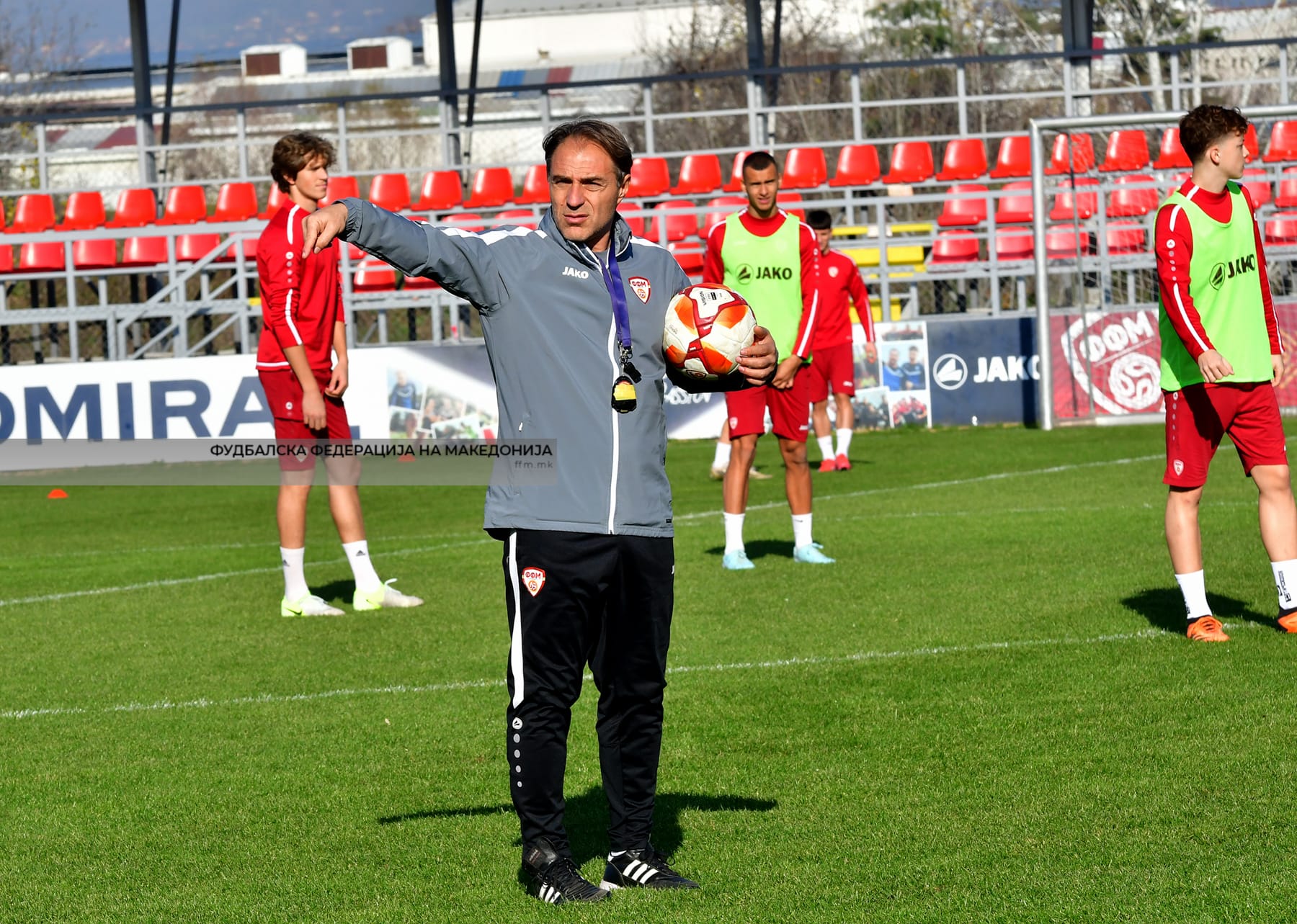 Капинковски ги избра адутите за дуелите со Црна Гора