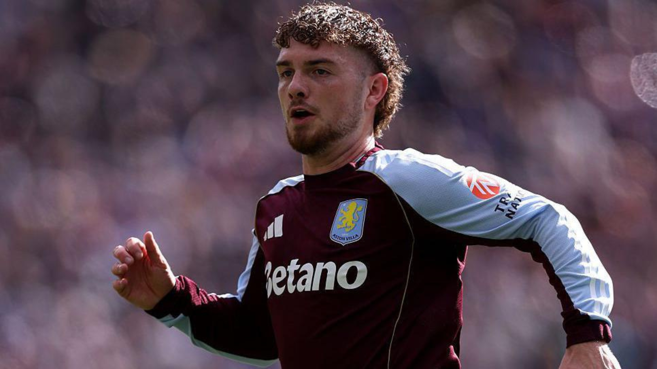 Sideview of Harvey Eliott playing for Aston Villa