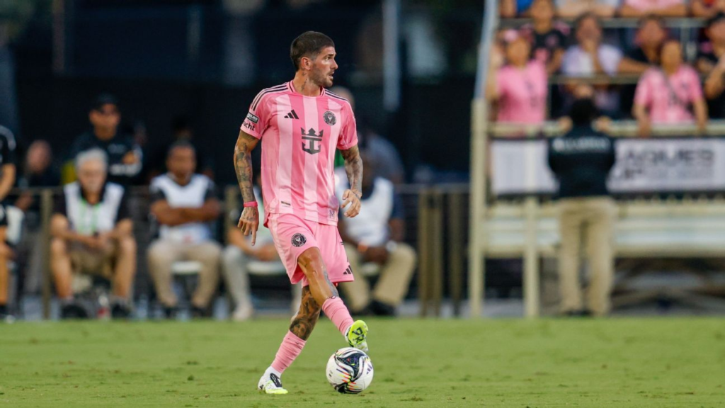 Frontview of Rodrigo de Paul for Inter Miami