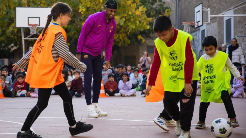 Marcus Rashford and the kids from the Barca Foundation playing football