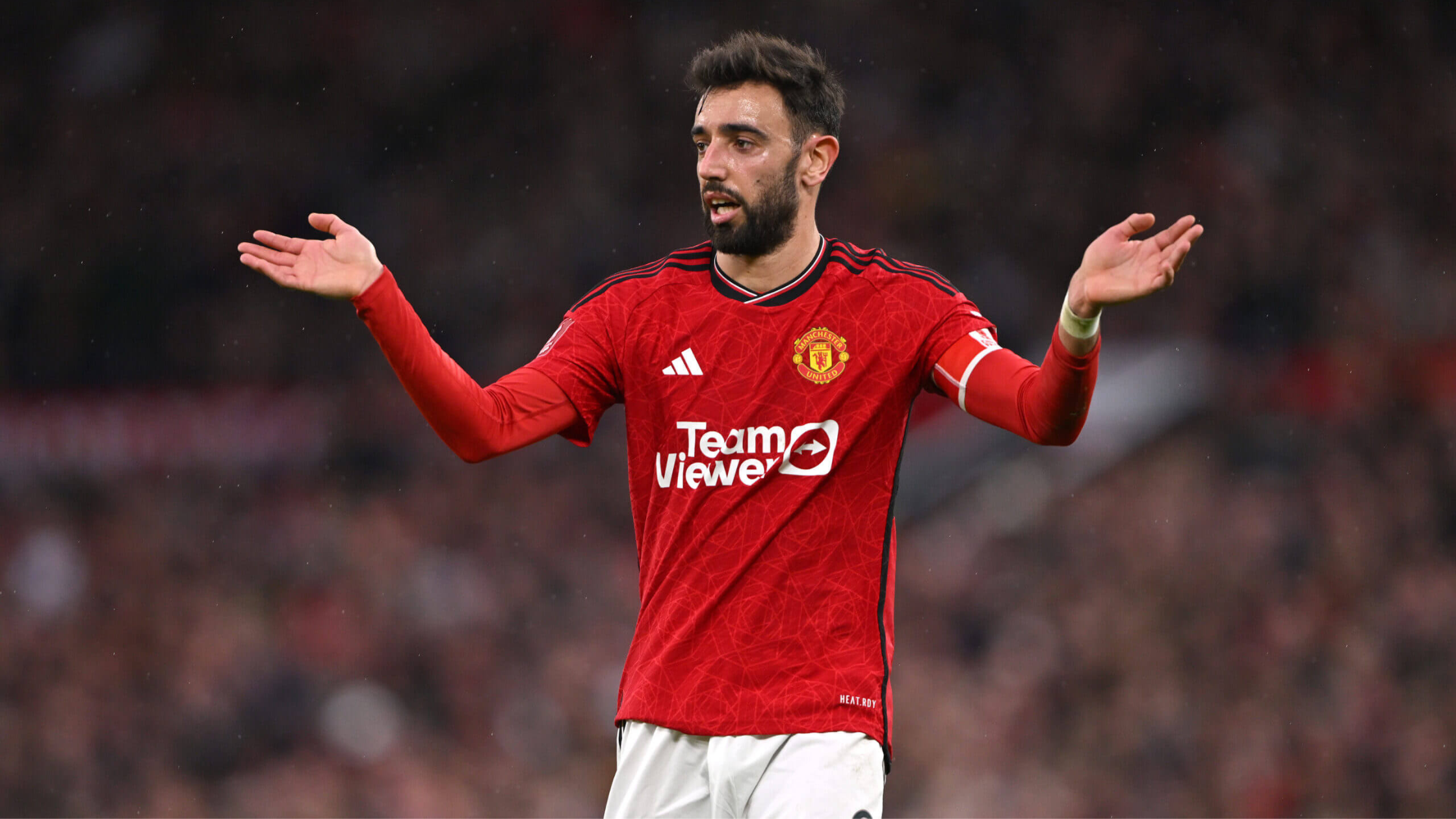 Frontview of bruno Fernandes complaining for Manchester United