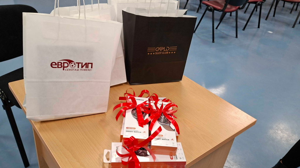 KS Grupacija gi nagraduva studentite od FIKT za nivnite prezentacii na tema sajber bezbednost