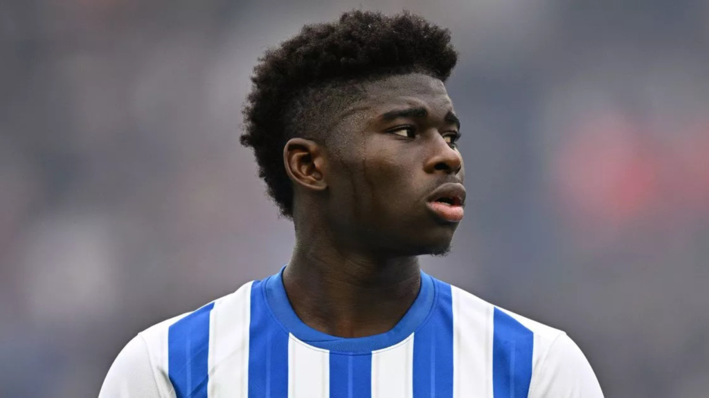 Sideview of Carlos Baleba playing for Brighton