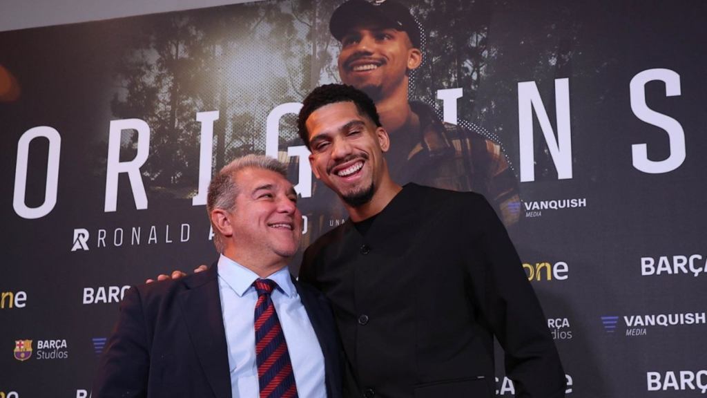 Joan Laporta and Ronald Araujo smiling