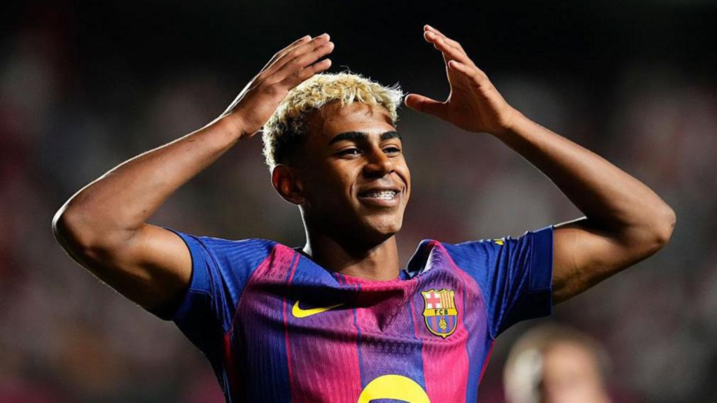 Lamine Yamal crowning himself