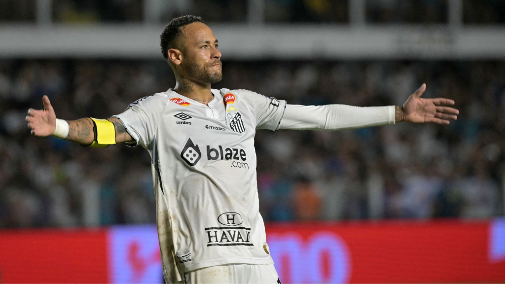 Frontview of Neymar celebrating for Santos