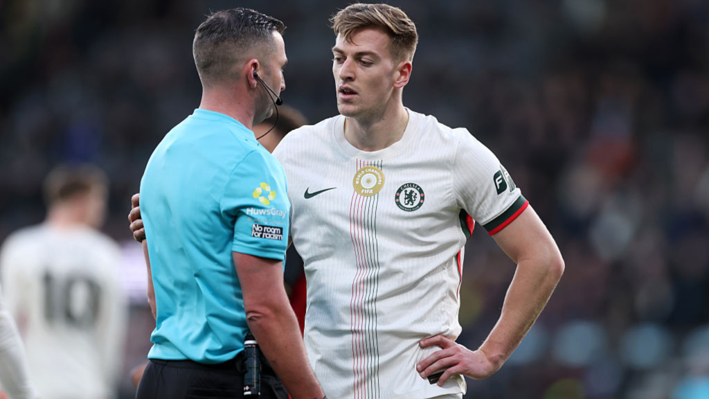 Liam Delap talking with ref as Chelsea player