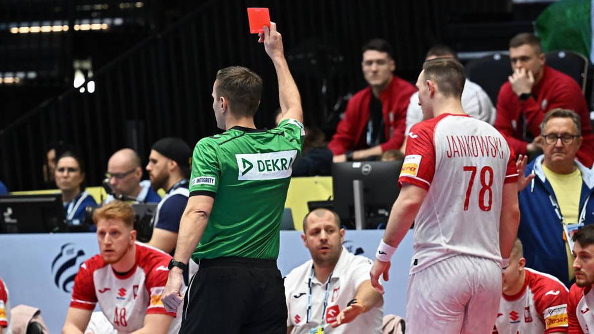 Вардарецот Јанковски казнет со два меча по црвениот картон со Унгарија