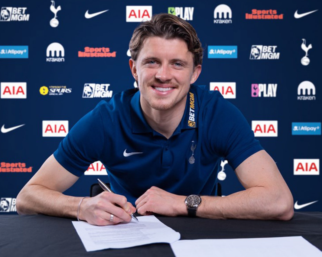 Тотенхем го официјализира трансферот на Галагер