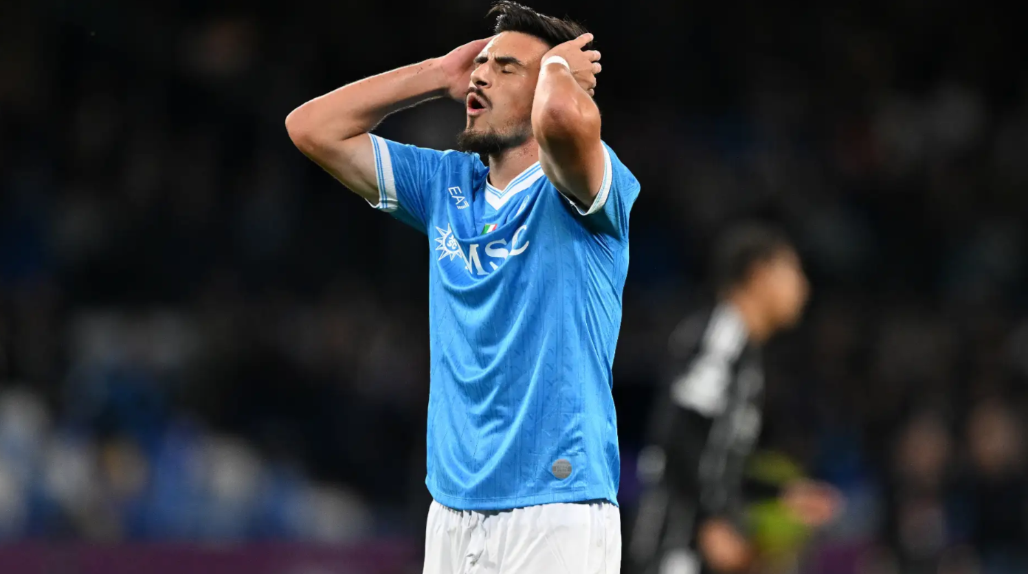 Елмас бил заменет против Сасуоло заради вртоглавица