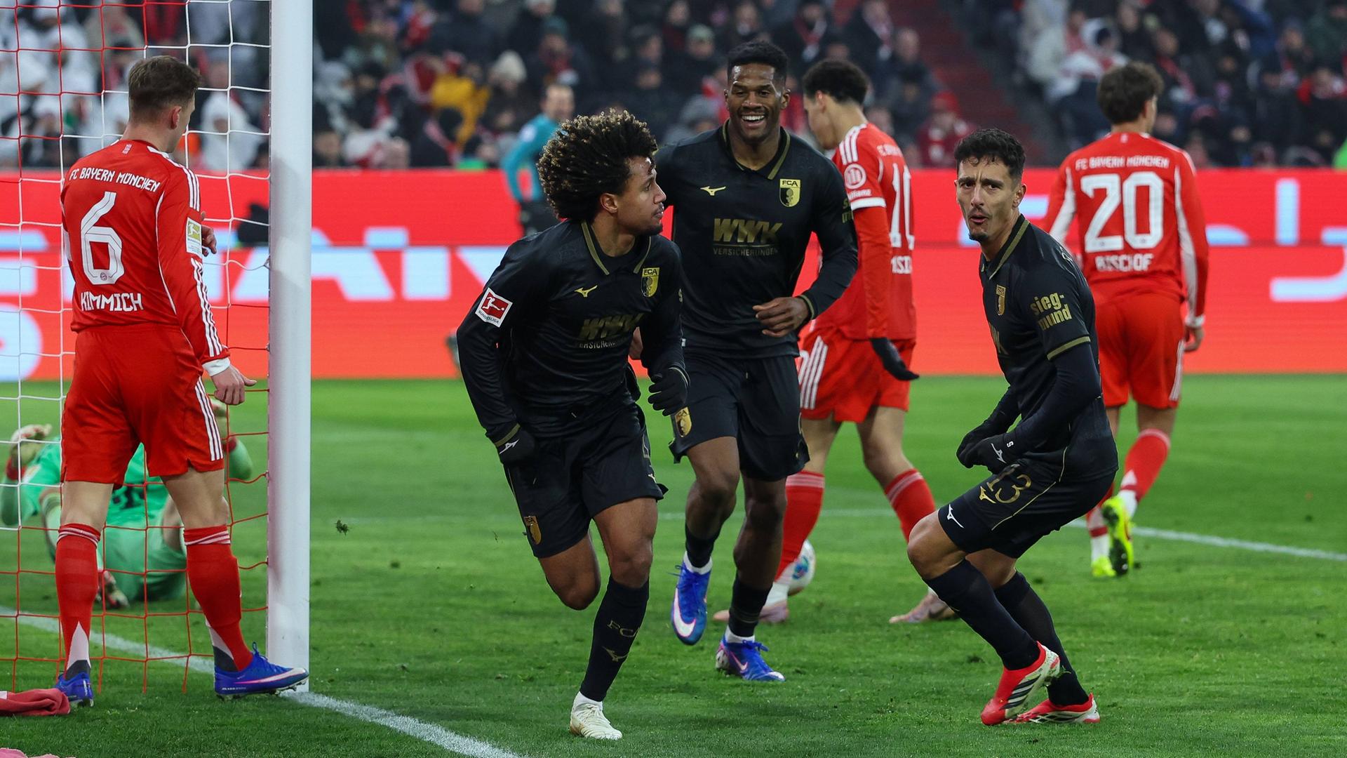 Аугсбург го шокира Баерн среде Минхен