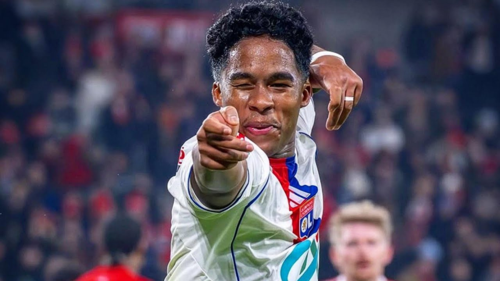 Играчот на Лион, Ендрик, се радува после постигнат гол