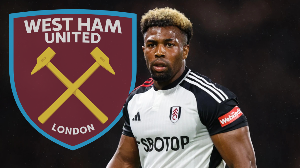 Адама Траоре и логото на Вест Хем