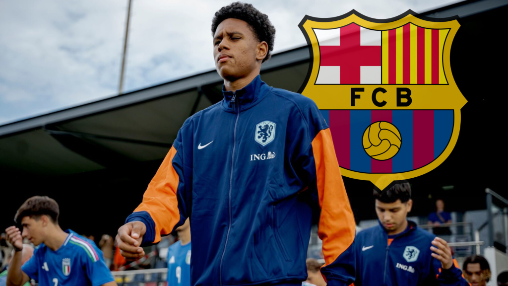 Младинскиот фудбалер на Генк, Јувенсли Онстајн, и логото на Барселона
