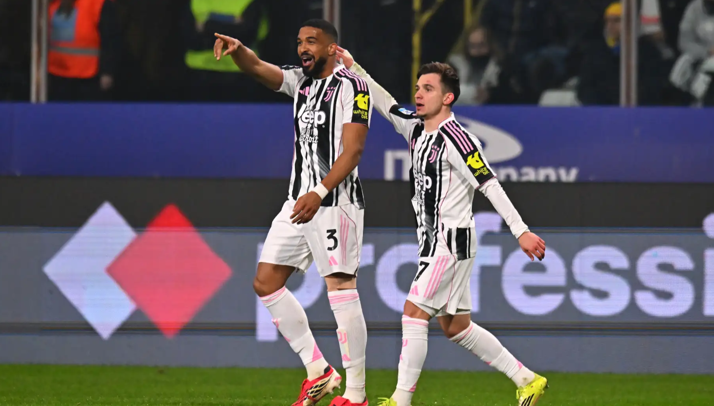 Јуве моќно ја освои Парма и продолжи да се качува на табелата