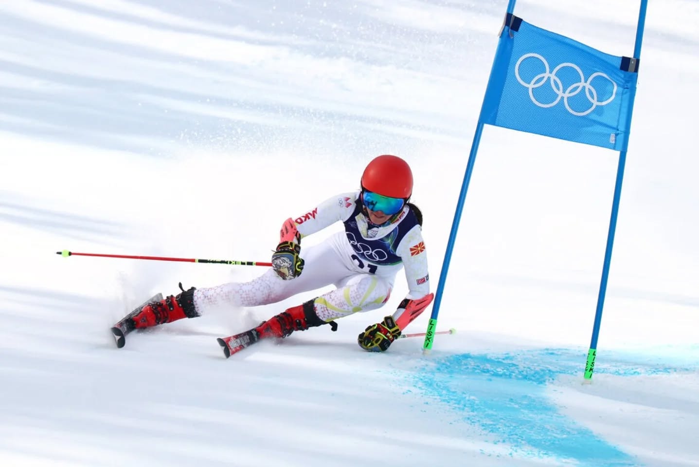 Нашата Јана Атанасовска не ја заврши првата трка во велеслаломот