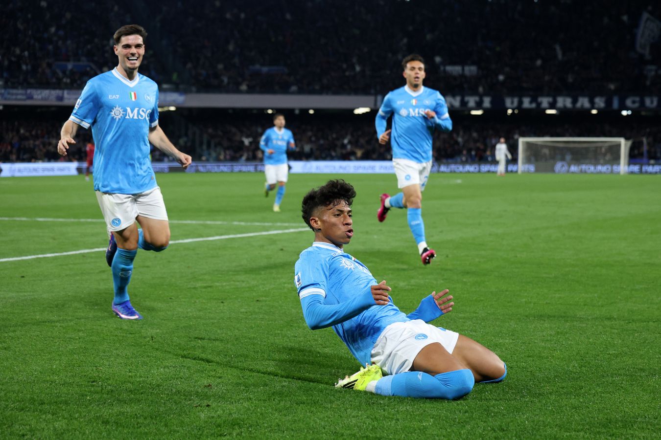 Елмас асистент, Наполи само ремизираше со Рома