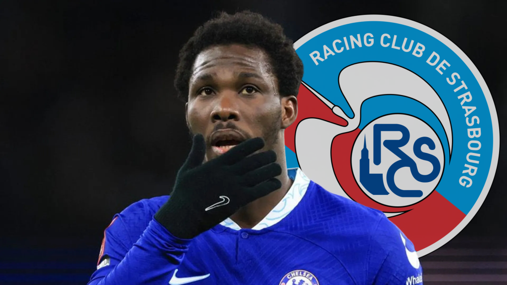 Играчот на Челзи, Давид Датро Фофана. и логото на Стразбур