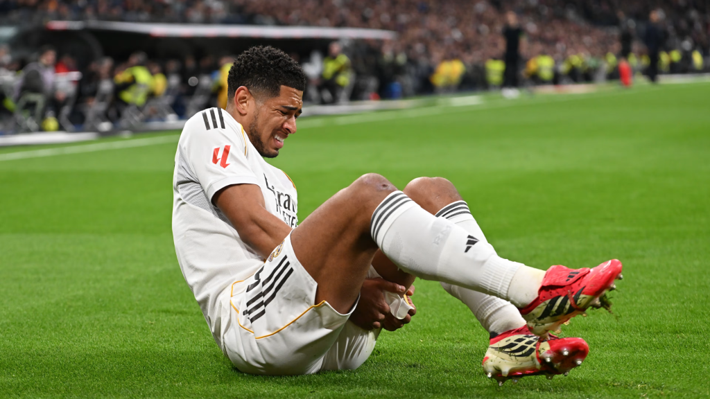 Играчот на Реал Мадрид, Џуд Белингам, се држи за задната ложа поради повреда