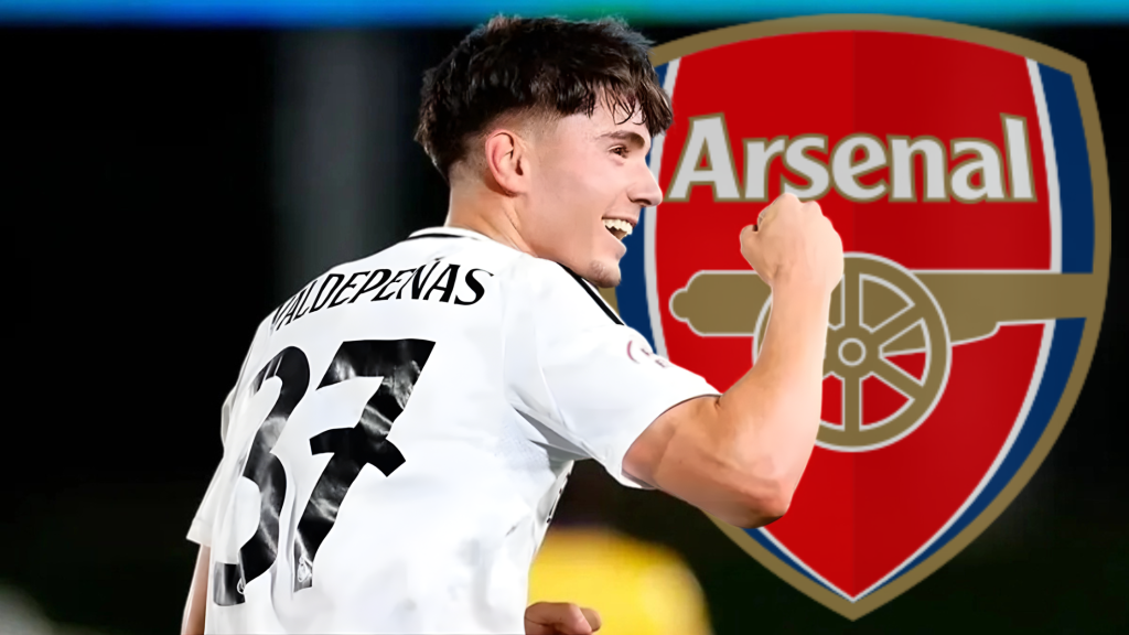 Играчот на Реал Мадрид, Виктор Валдепењас, и логото на Арсенал