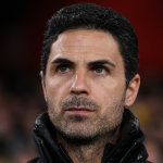 Дали Арсенал повторно ќе се лизне во трката за титулата?