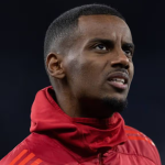 Исак повторно на тревник: Арне Слот го најави камбекот на шведската ѕвезда