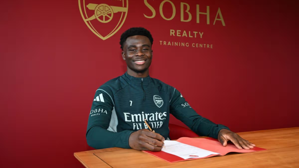 Ирачот на Арсенал, Букајо Сака, потпишуива нов договор